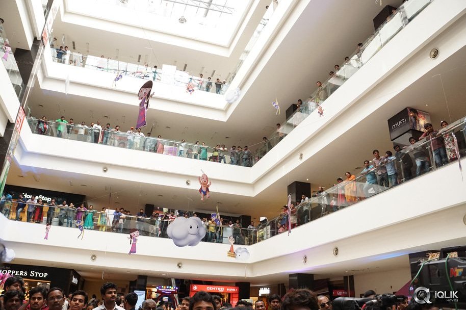 Kerintha-Movie-Team-at-Manjeera-Mall-Kukatpally